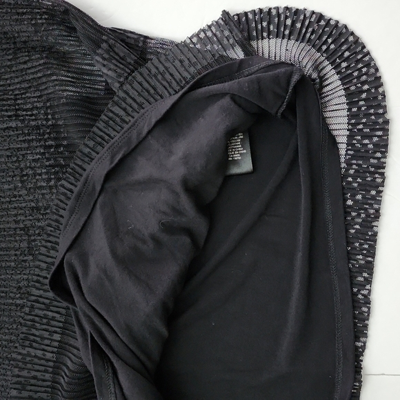 RW&CO Women's Black Sheer Lace Top Subtle Stripes Capped Short Sleeves Sz Small - Picture 10 of 16